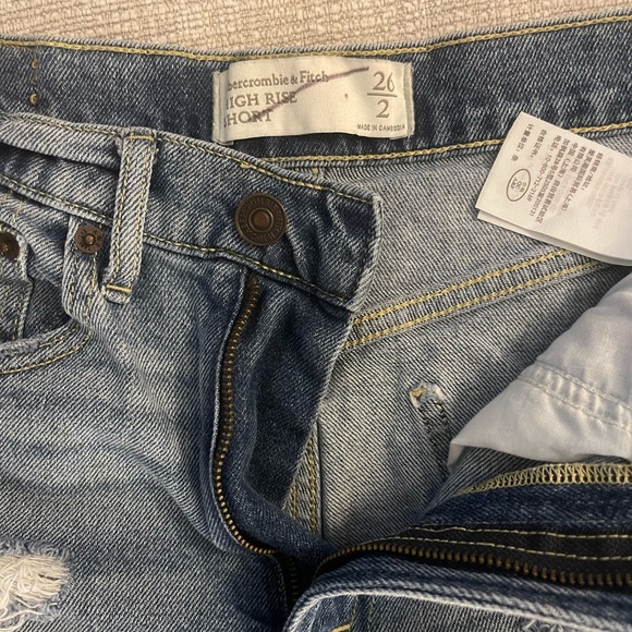 Abercrombie & Fitch The Boyfriend Shorts High Rise-  Size 26/2 - Picture 3 of 3